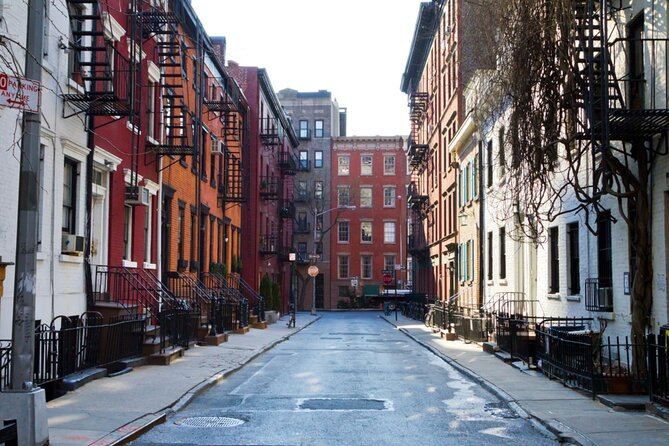 Manhattan’s Famous Artists: Exploration Game and Tour - 1 Sheridan Square: Suze Rotolo and the folk den mother
