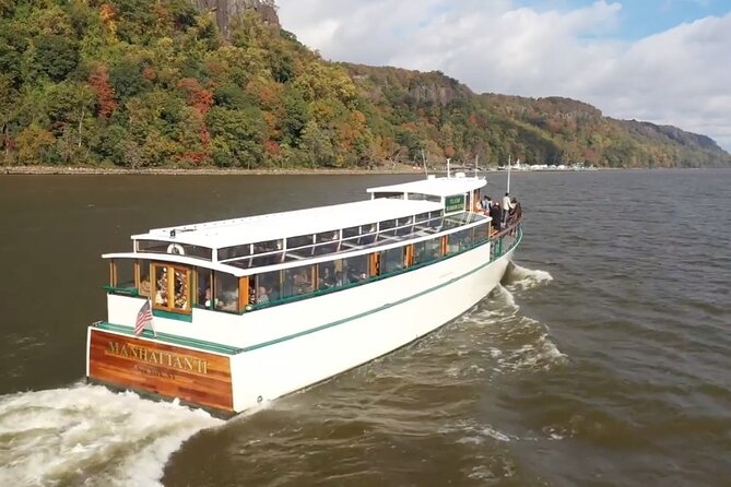 New York Afternoon Fall Foliage Cruise with Lunch - Lunch on board: soup, sandwiches, salad, dessert, and your drink