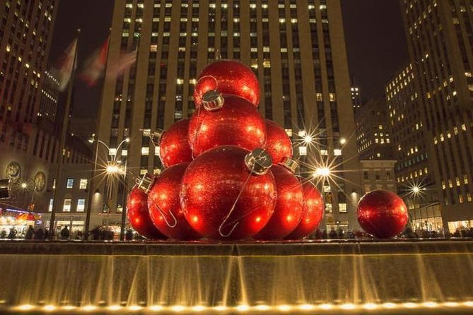 New York Christmas Holiday Small-Group Walking Tour - Why a 6:00 pm Start Feels Like the Real Christmas Movie Scene