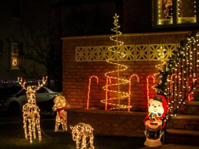 New York Christmas Lights Tour by BUS - Dyker Heights walk: the holiday tradition, the homes, and the photo break