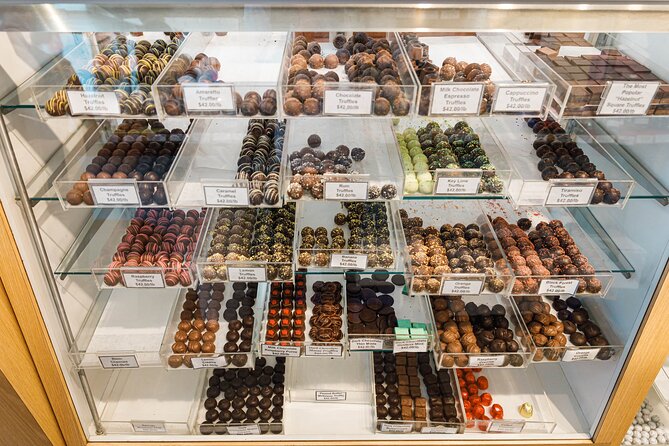 New York City: 2-Hour Chocolate Tasting Tour - Where the tour begins: Washington Square Arch logistics that actually help