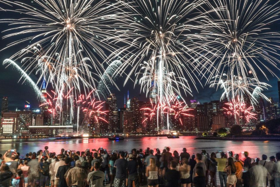 New York City: 4th of July Family Fireworks Party Cruise - Open bar 7 PM to 11 PM: fun, not tricky