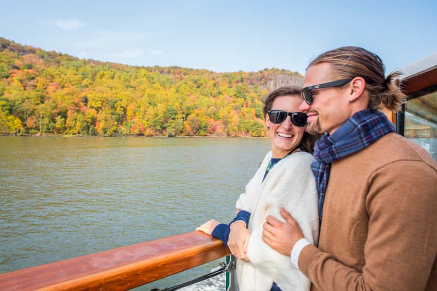 New York City: Afternoon Fall Foliage Lunch Cruise - Palisades cliffs in autumn: the part your camera will love
