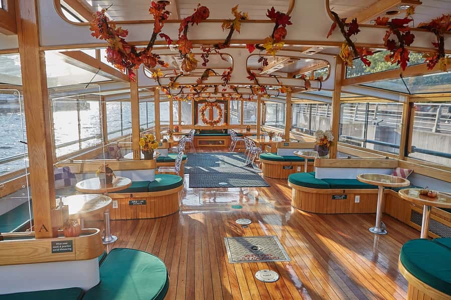 New York City: Afternoon Fall Foliage Lunch Cruise - Lunch on board: prix fixe, served with river views