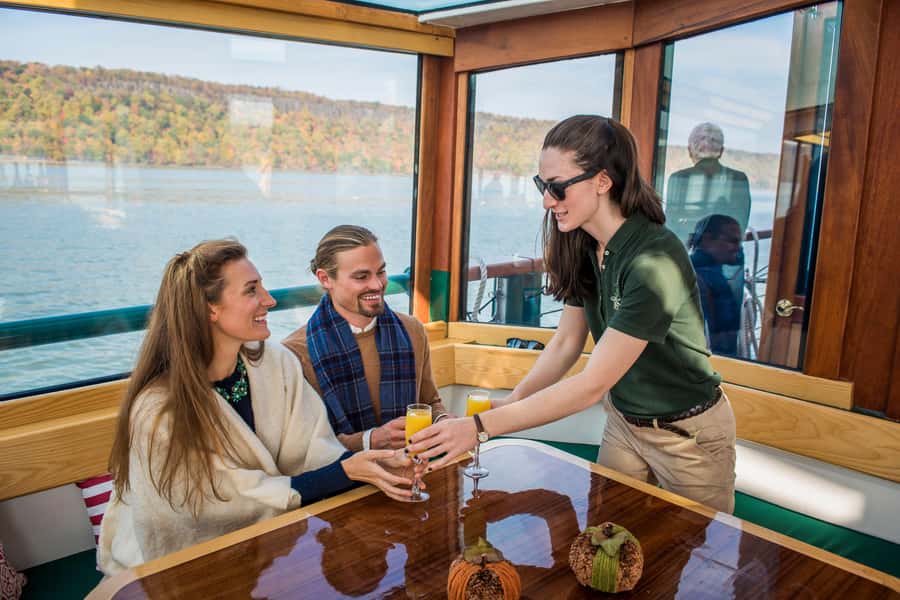 New York City: Afternoon Fall Foliage Lunch Cruise - Deck time vs the grand salon: comfort is your choice