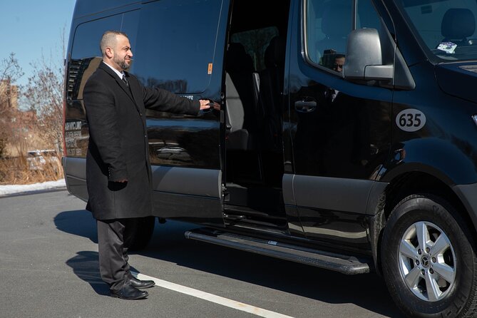 New York City Airport Arrival Transfer by Sprinter LGA JFK EWR - Professional Drivers and Real-World Handling of Flight Delays