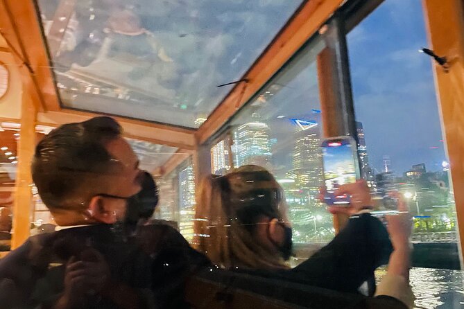 New York City Bright Lights Skyline Cruise on Yacht - Service on Board: Friendly Crew and the “Elegant Tables” Touch