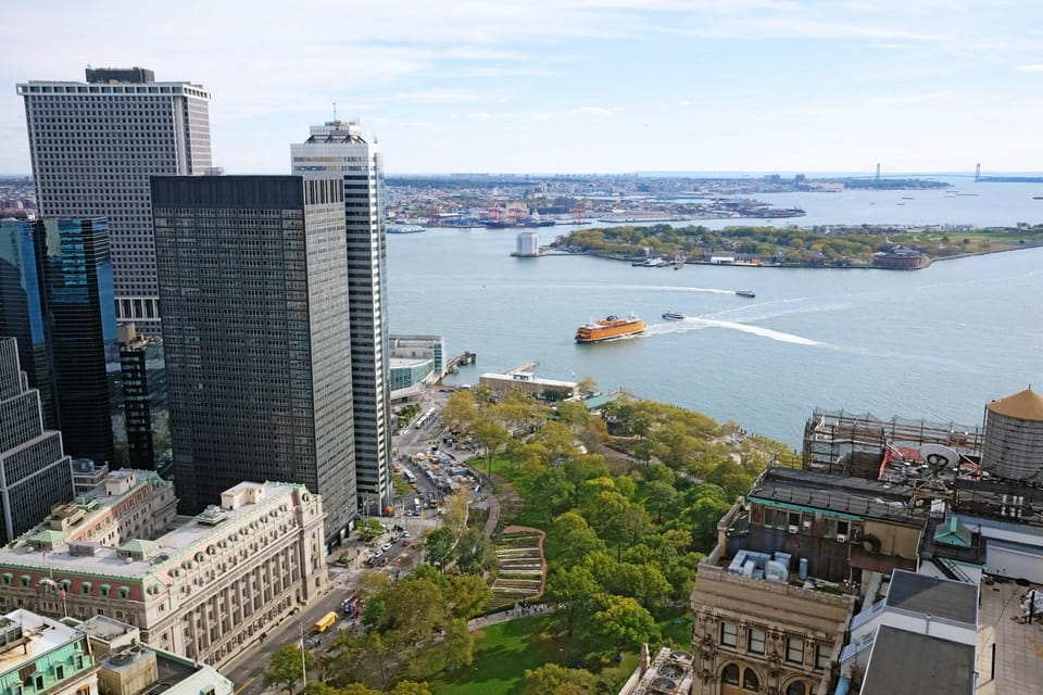 New York City: Brooklyn Bridge and Manhattan Guided Tour - Brooklyn Bridge Park and old warehouses: why the stop matters
