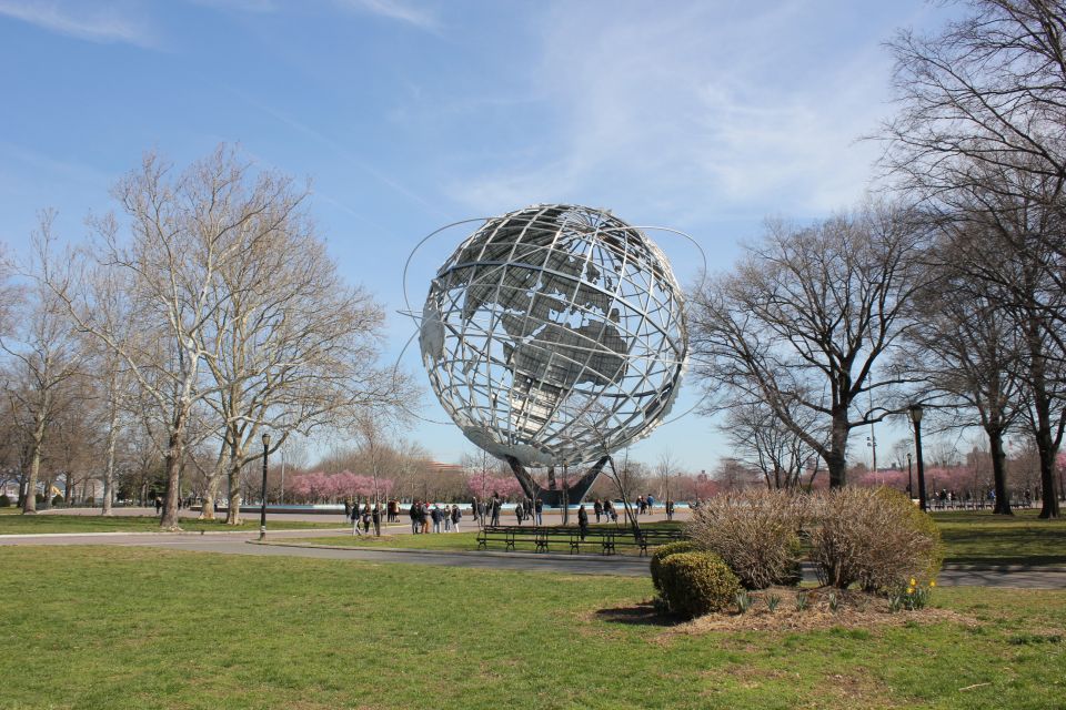 New York City: Brooklyn, Queens and Bronx Tour in Spanish - Flushing Meadows Park photo break and Astoria’s Greek community
