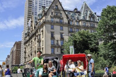 New York City: Central Park Private Pedicab Tour - The 6th Avenue meeting point: find the right Starbucks fast