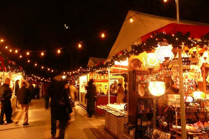 New York City Christmas Holiday Lights and Markets Walking Tour - Timing that works: 3:00 pm to catch lights without losing your evening
