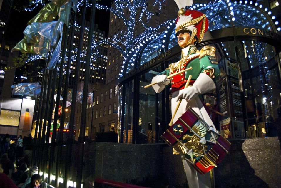 New York City: Christmas Holiday Tour of Manhattan - Down to Bryant Park Holiday Market and the 5th Avenue window runway