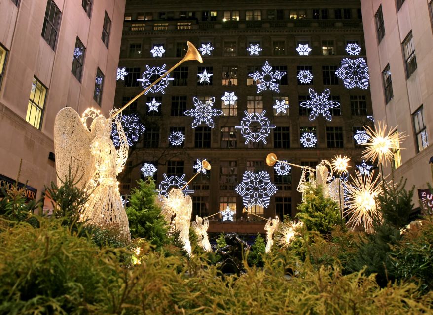 New York City: Christmas Holiday Tour of Manhattan - Starting at St. Patrick’s Cathedral (and how the interior changes on peak days)