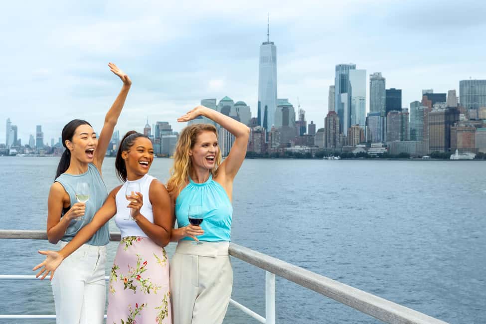 New York City: City Cruises Alive After Five Cocktail Cruise - The Statue of Liberty photo moment: how to time your camera