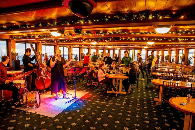 New York City Cocoa and Carols Holiday Cruise - Pier 62 Check-In: The Part That Sets the Tone