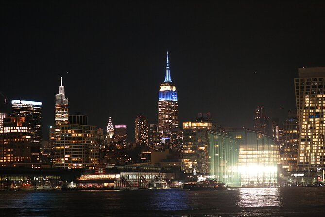 New York City Dinner Cruise on Luxury Yacht with Live Music - Live Music and the Right Tempo for a 3-Hour Evening