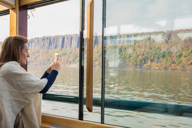 New York City Fall Foliage Brunch Cruise - Brunch on a Boat: Prix Fixe Menu Meets Buffet-Style Courses