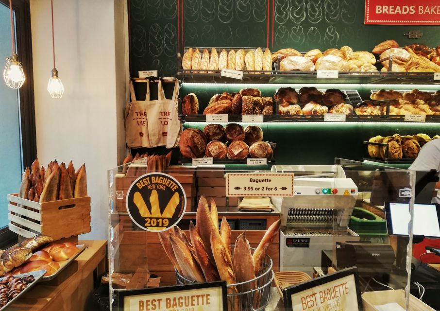 New York City: Flatiron Food, History, and Architecture Tour - Finding the group quickly: the gold clock by Eataly