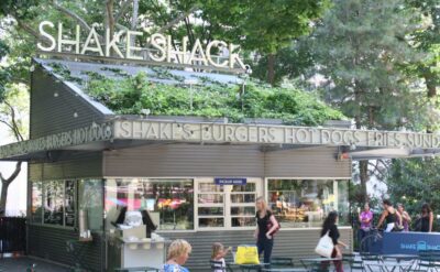 New York City: Flatiron Food, History, and Architecture Tour - Eataly’s market energy and the Roman-style pizza start