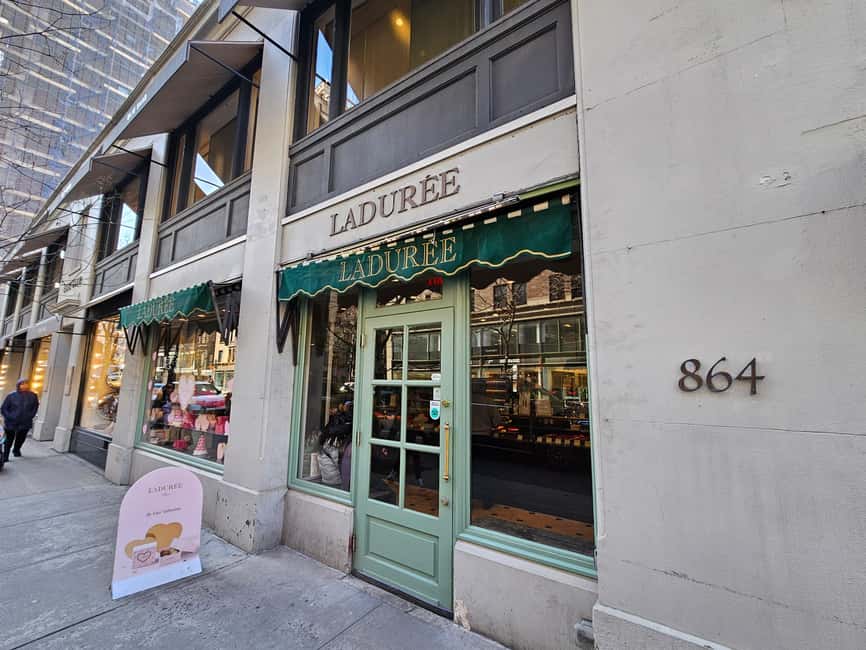 New York City: Gossip Girl Walking Tour - From Grand Central to the Upper East Side, you start in character