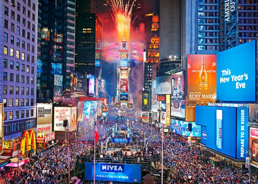 New York City: Guided Private Glass-Top Bus Tour at Night - Key things that make this NYC night tour work