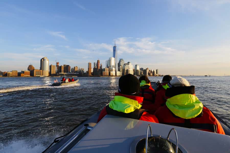 New York City: Harbor Speedboat Tour - Hudson River run: Empire State and Chrysler in motion