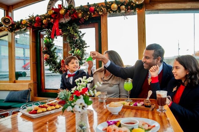 New York City Holiday Brunch Cruise on Classic Boat - Time Management: Why the Morning Start Is a Big Deal