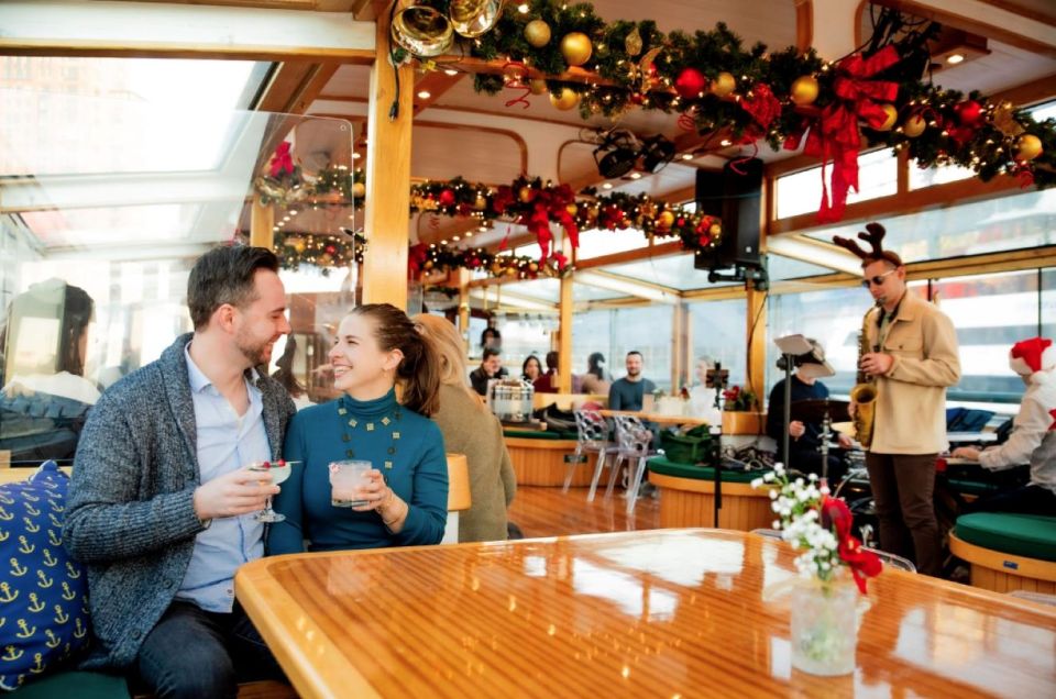 New York City: Holiday Jazz Classic Motor Yacht Cruise - Cookies and Drinks: Warm Comfort Included