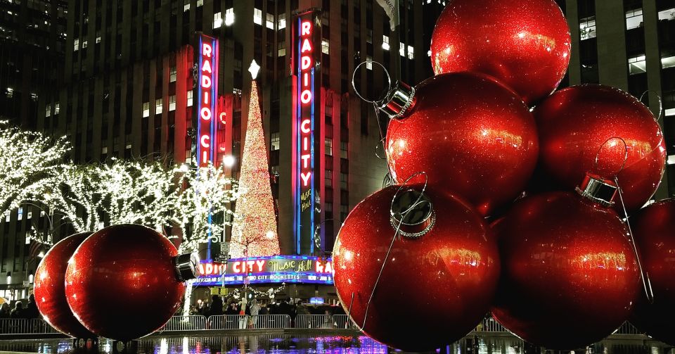 New York City: Holiday Lights Extravaganza Walking Tour - Rockefeller Center Christmas Tree: The Big Moment (With Details)