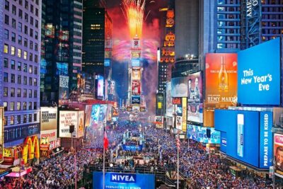 New York City Holiday Lights Tour - Riding the Glass-Topped Bus: Views Plus a Guide Who Connects the Dots