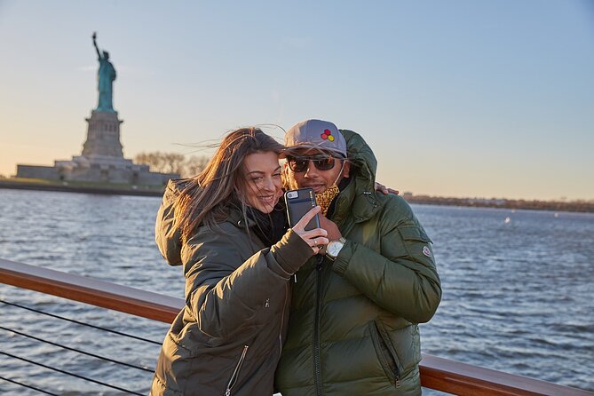 New York City Holiday Sunset Sightseeing Cruise - Best For: Who This Holiday Cruise Fits