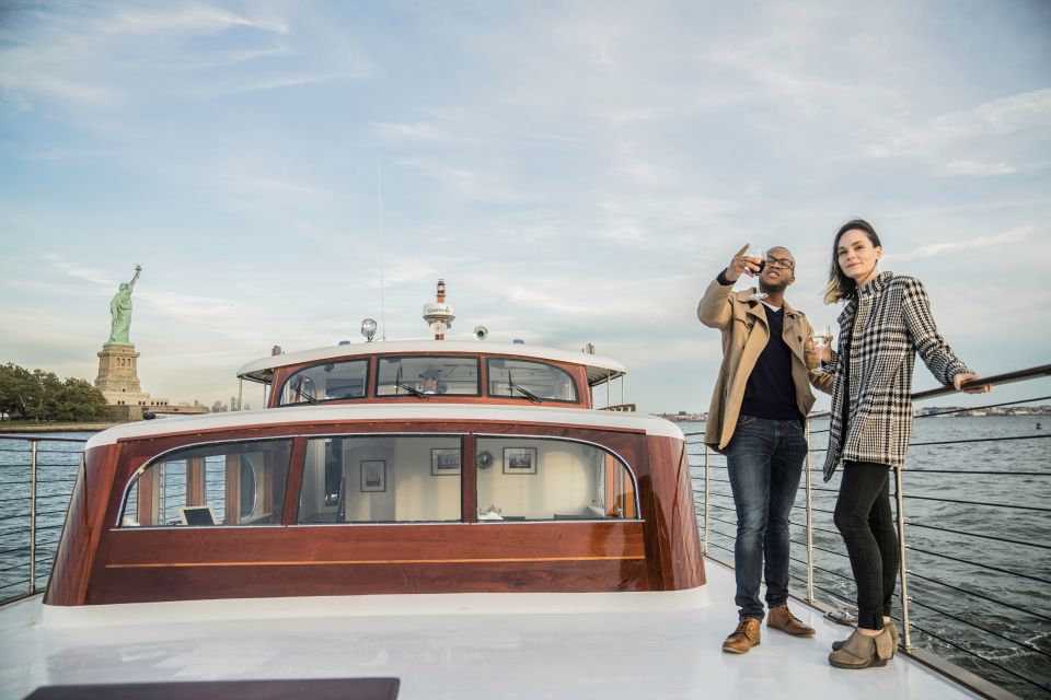 New York City: Mini Yacht Boat Ride with Sightseeing - The big moment: slow Statue of Liberty and Ellis Island passes