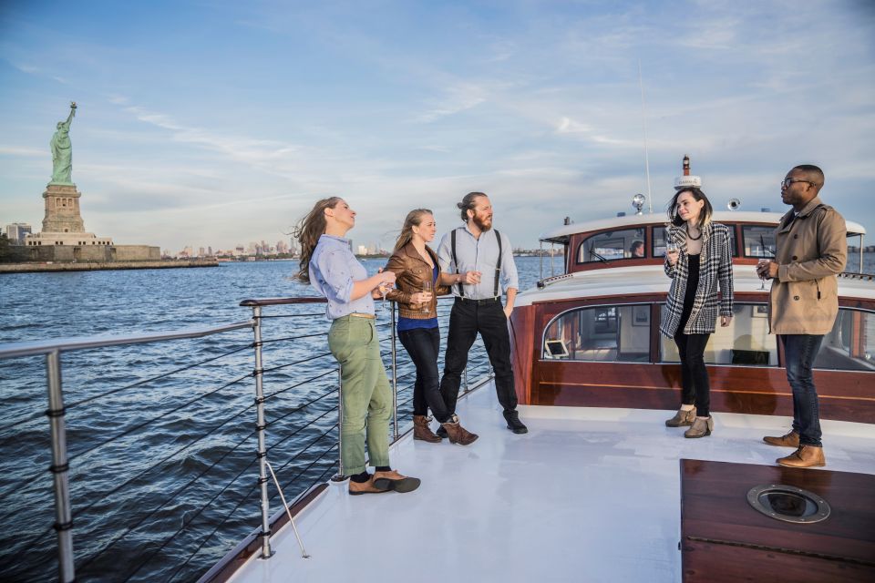 New York City: Mini Yacht Boat Ride with Sightseeing - Chelsea Piers Pier 62: where boarding is quick if you arrive on time