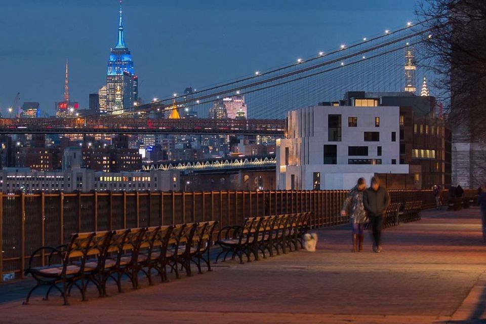 New York City: Night Skyline Bus Tour with Pizza Slice - Crossing to Brooklyn on the Manhattan Bridge