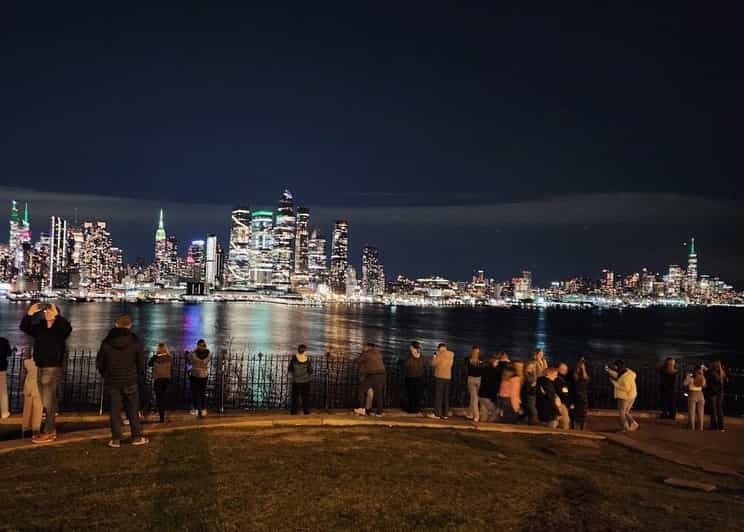 New York City Night Views - A panoramic hop-on-hop-off tour - One World Trade Center: seeing it as part of the night skyline