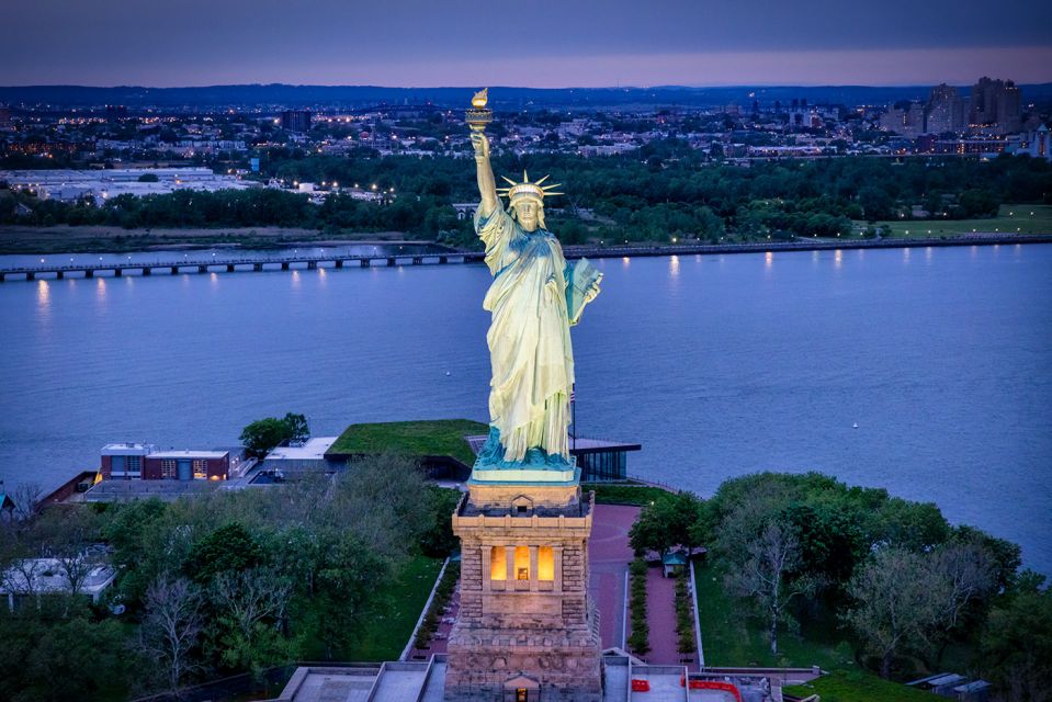 New York City: Romantic Helicopter Proposal - Check-in, safety briefing, and deciding your proposal timing