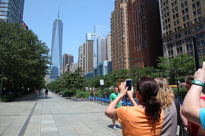 New York City Sightseeing Tour by Coach - The real value: live commentary that ties streets to meaning