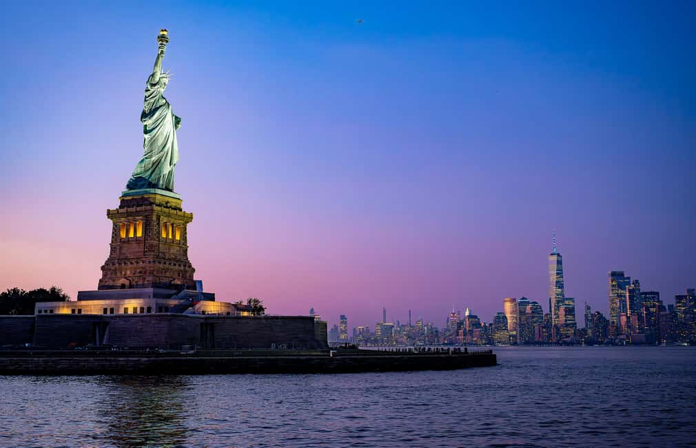 New York City: Signature Dinner Cruise on the Eternity - On the Yacht Eternity: What a 3-Hour Dinner Cruise Really Feels Like