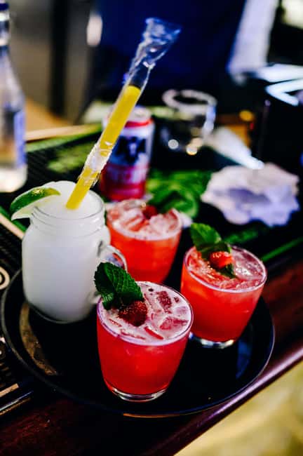 New York City: Sip 'N Groove Evening Cruise with Live DJ - DJ-Led Night Cruise: Why This Works for Summer Evenings