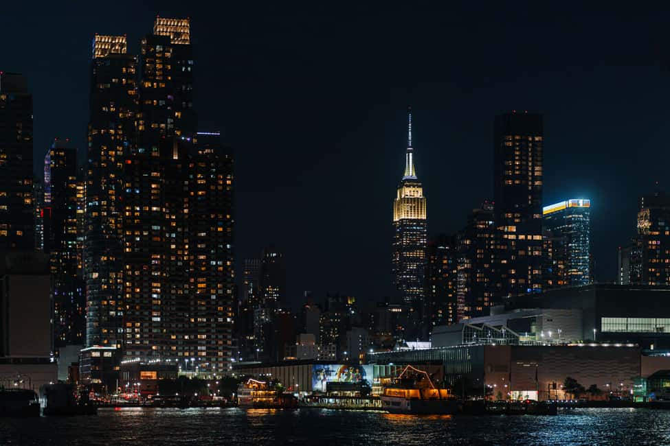 New York City: Sip 'N Groove Evening Cruise with Live DJ - Price and Value at About $45: What You’re Actually Paying For
