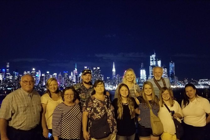 New York City Skyline at Night Guided Tour - Why the Manhattan skyline looks better from across the river