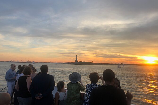 New York City Skyline Sunset and Night Cruise - Seats, Deck Space, and Photo Spots: How to Avoid the Crowding Problem