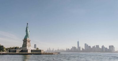 New York City: Statue of Liberty & Battery Park Guided Tour - Meeting at Bowling Green: finding the green Walks sign fast