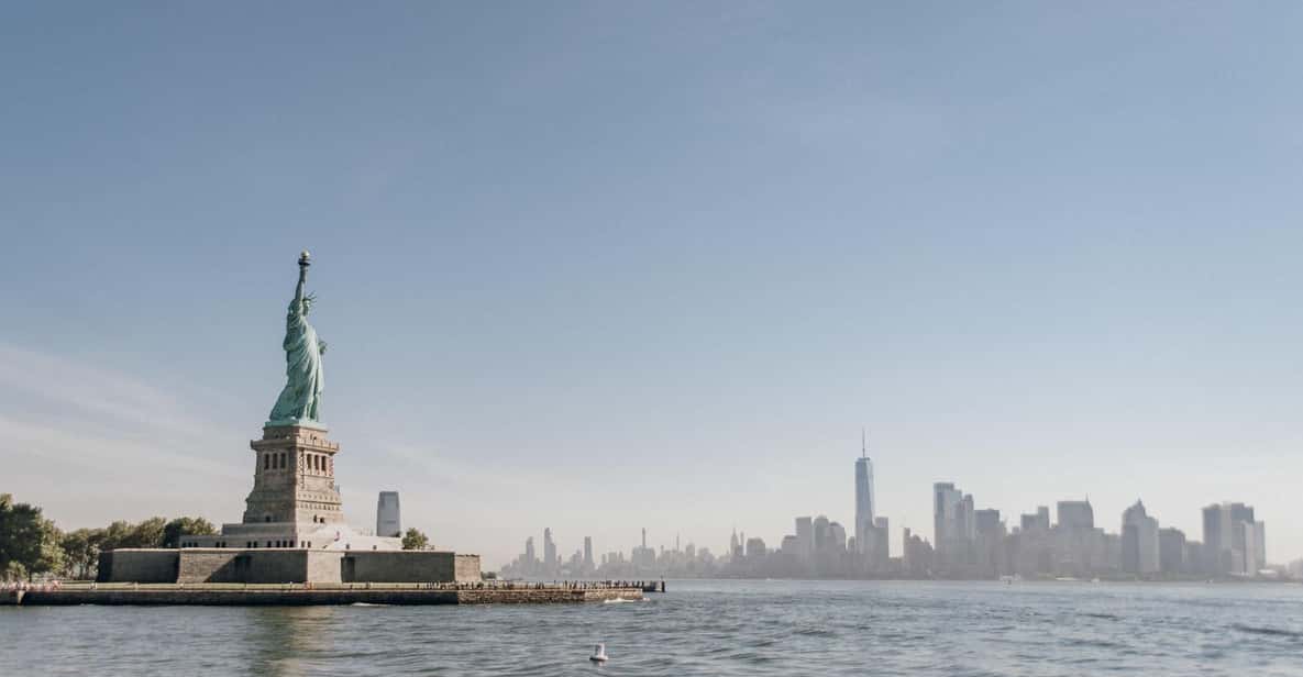 New York City: Statue of Liberty & Battery Park Guided Tour - Meeting at Bowling Green: finding the green Walks sign fast