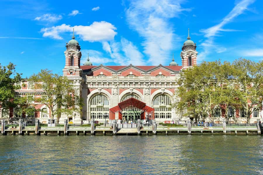 New York City: Statue of Liberty & Ellis Island Guided Tour - The Big Choice: Basic vs Premium vs Classic-Style Guidance
