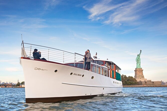 New York City Sunset or Daytime Sightseeing Cruise - The 1950s-Style Yacht: Comfort, Space, and Real Vibes