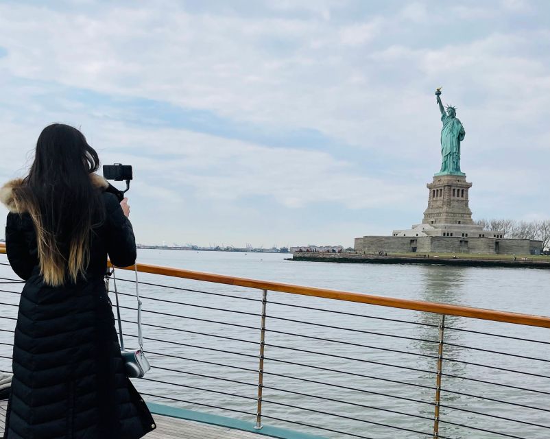New York City: Weekend Holiday Brunch Cruise - Why a holiday brunch cruise beats a typical NYC weekend