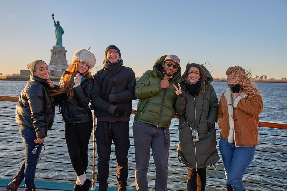 New York City: Weekend Holiday Brunch Cruise - The route: Manhattan + harbor highlights from the water
