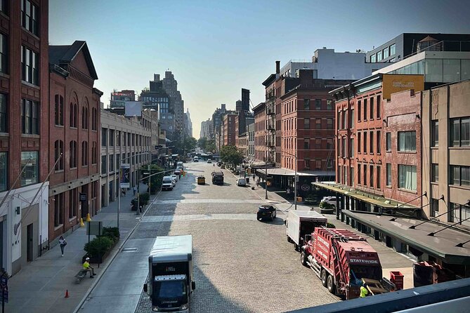 New York City's High Line: A Self-Guided Audio Tour - Whitney Museum and Pier 57: keep your eyes moving