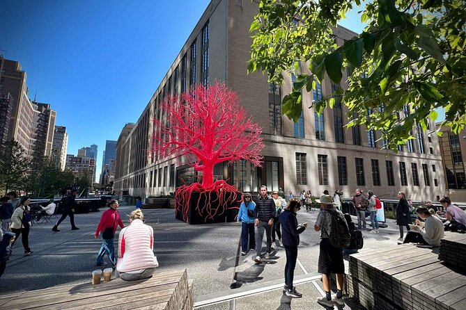 New York City's High Line: A Self-Guided Audio Tour - General Theological Seminary to Hudson Yards: old lines meet new icons